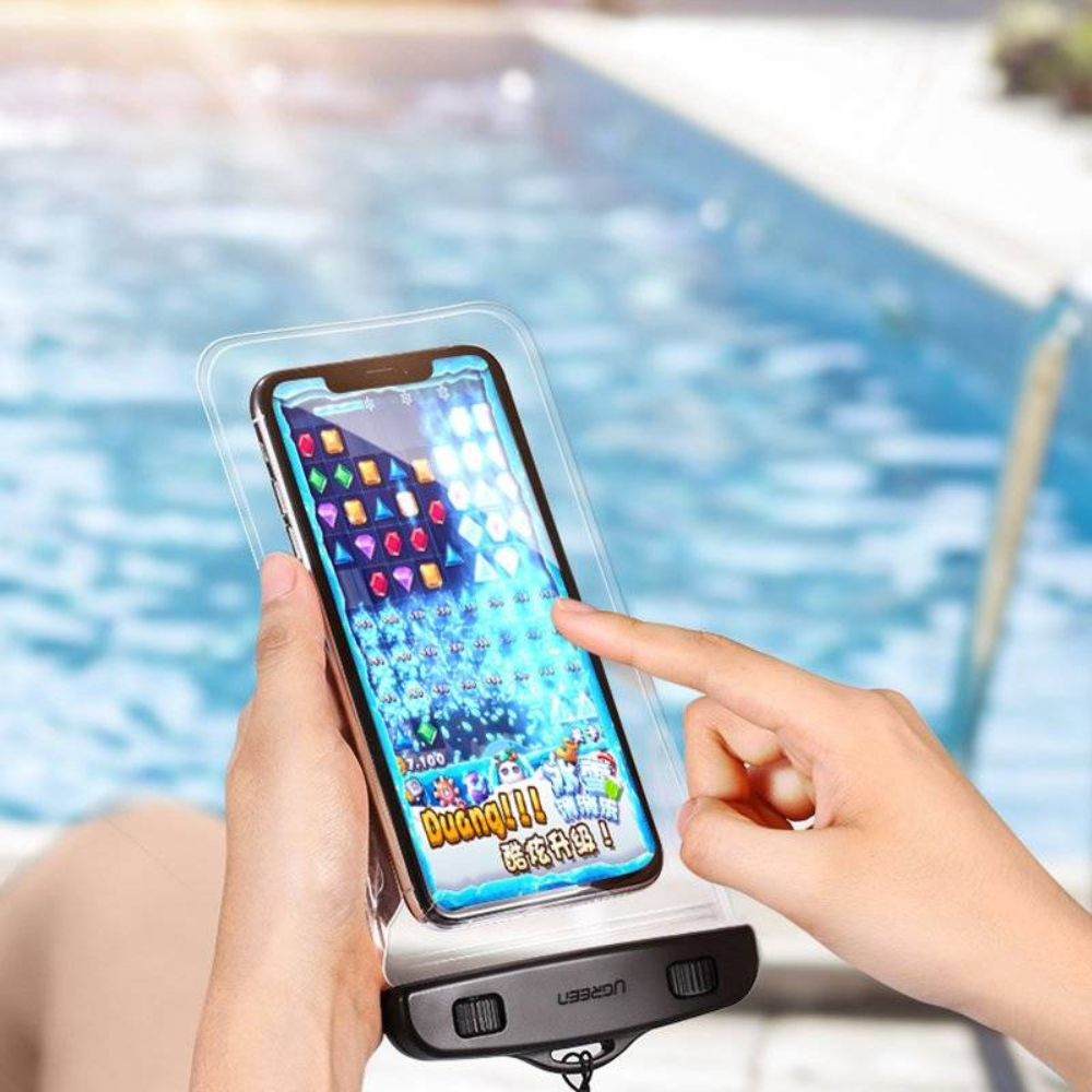 img Funda Ugreen Universal Impermeable Proteccion IPX8 Compatible con Cualquier Celular Resiste 30M bajo el Agua 60959