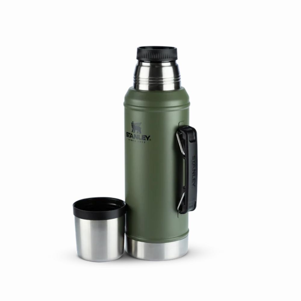 img Termo Classic 950 ml con Tapón Cebador Stanley Dried Pine